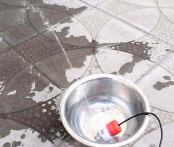 用瓶盖和小马达自制小水泵_电子制作