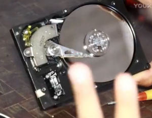 硬盘内部结构拆解视频