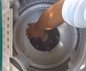 拆卸波轮洗衣机离合器内筒