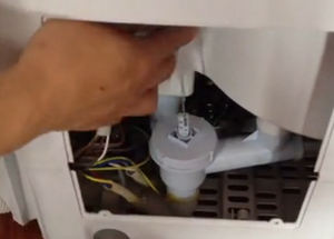 双桶洗衣机不排水--拉带、挂钩检查