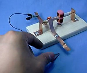 自制带换向器的直流电动机模型