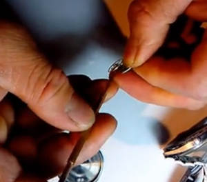 手表维修基本技术之整理摆轮游丝