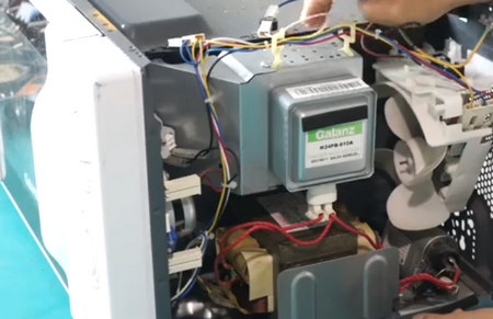 格兰仕微波炉通电不加热的维修视频