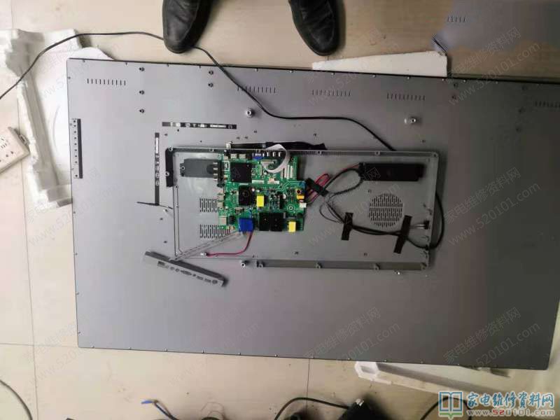 万佳HF3288组装液晶电视（TP.HV530.PC82板）无背光的故障维修 第4张