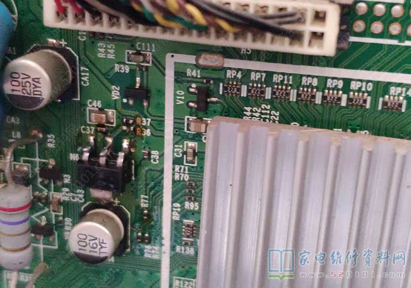 海信TLM32V68A液晶电视热机状态下死机的故障维修 第2张