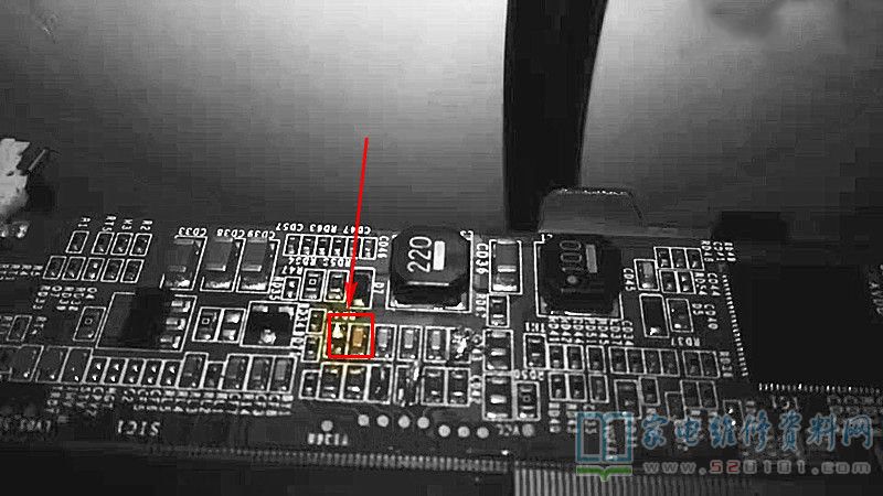 海尔32英寸液晶电视开机10分钟后图像重影变成红色的故障维修 第1张