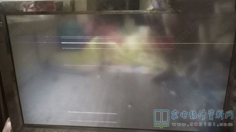 长虹iTV32650X液晶电视开机后图像有条状干扰的故障维修 第1张