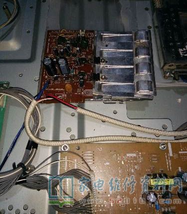 东芝42WL66C液晶电视开机5秒后自动保护关机的维修 第2张