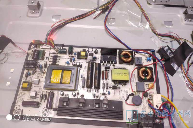 用改板法修复海信LED55EC280JD液晶电视不开机故障 第4张