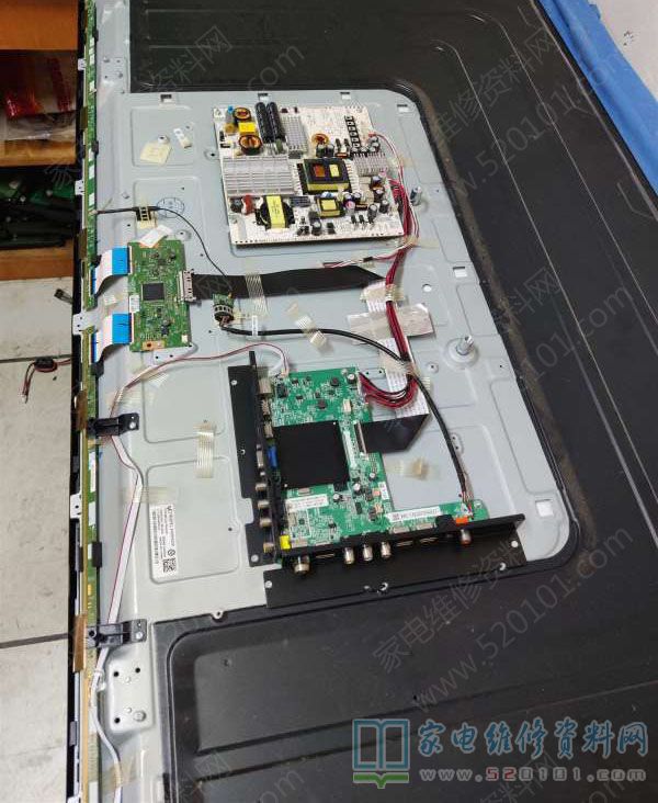 飞利浦55PUF6031/T3液晶电视开机背光一闪即灭的维修 第2张